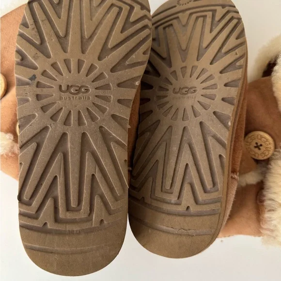 UGG Bailey Button Boots - Picture 4 of 4